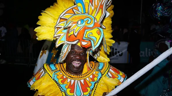 Ein Mann Tracht Während Einer Junkanoo Parade Auf Den Bahamas — Stockfoto