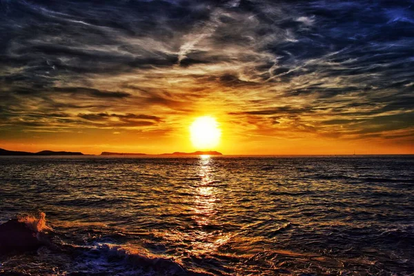 Ein Schöner Blick Auf Den See Bei Sonnenuntergang Auf Ibiza — Stockfoto