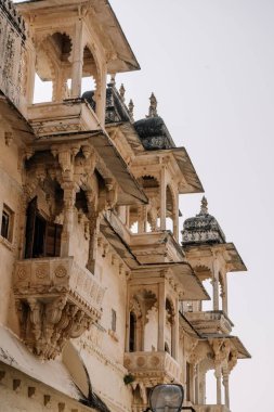 Geleneksel eski binaların dikey çekimi