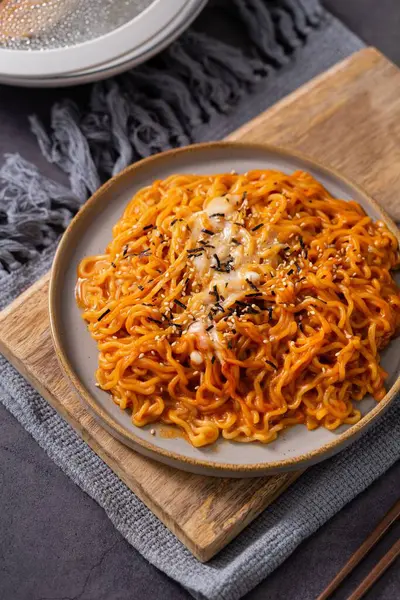 Eine Nahaufnahme Von Leckeren Spaghetti Auf Dem Teller — Stockfoto