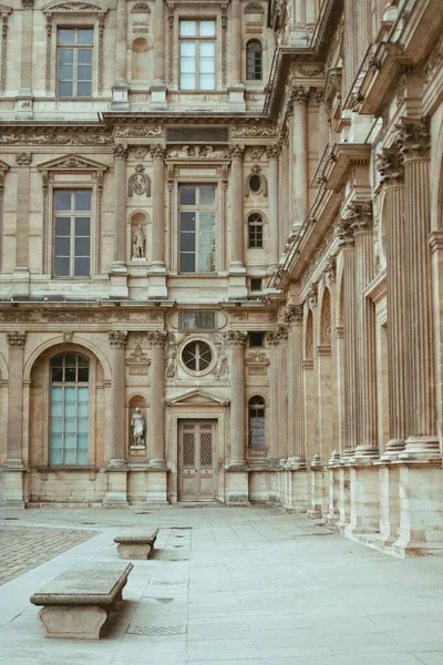 Moody Parisian Benches Iconic Architecture — Stock Photo, Image