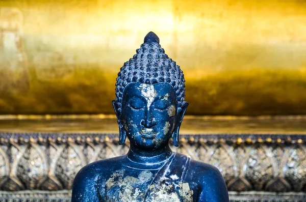 寺院における仏像の青像のクローズアップ — ストック写真