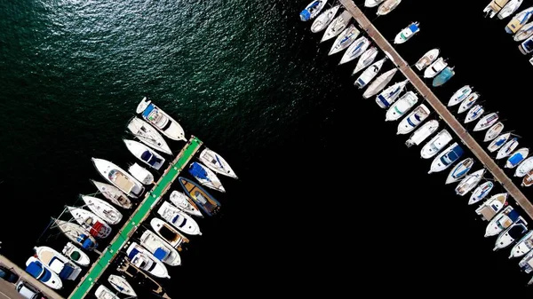 Limandaki Demirli Teknelerin Manzarası — Stok fotoğraf