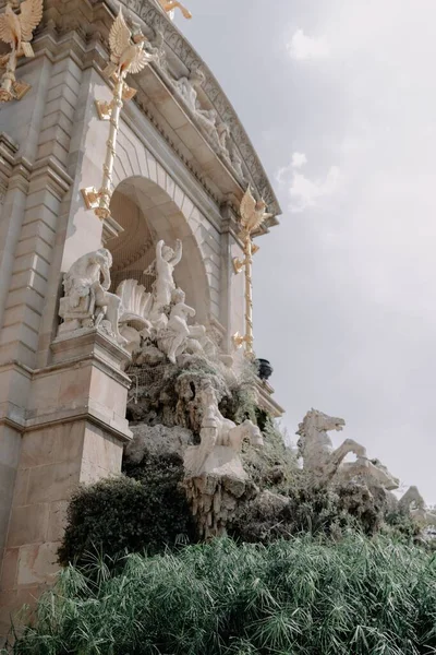 Vue Angle Bas Une Fontaine Une Statue Parc Ciutadella Barcelone — Photo
