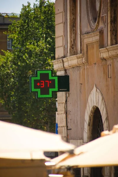 Vertical Shot Sign Showing Extremely High Temperatures Italy — Stock Photo, Image