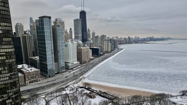 Μια Όμορφη Θέα Του Ορίζοντα Του Σικάγο Και Χειμερινή Ακτή — Φωτογραφία Αρχείου