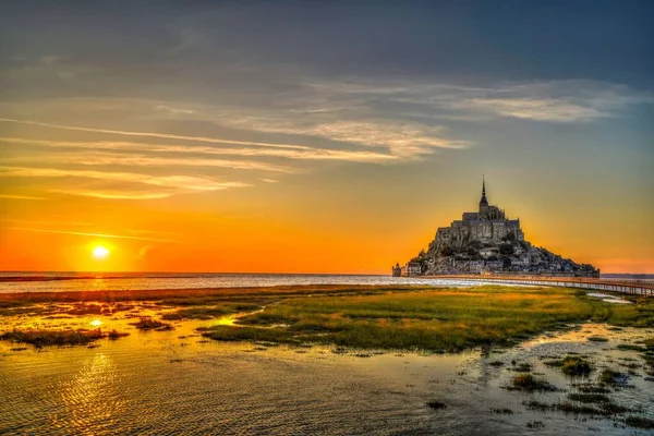 Vacker Utsikt Över Mont Saint Michel Med Vacker Solnedgång Synlig — Stockfoto