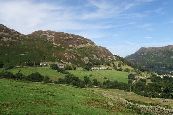 Una Vista Natural Del Campo Verde Montaña Glenridding Inglaterra — Foto de Stock