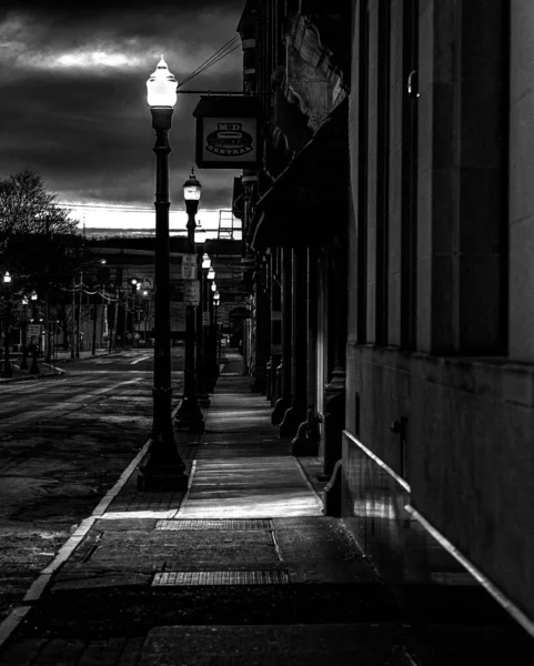Vertical Grayscale Early Morning View Central Avenue Cortland — Stock Photo, Image