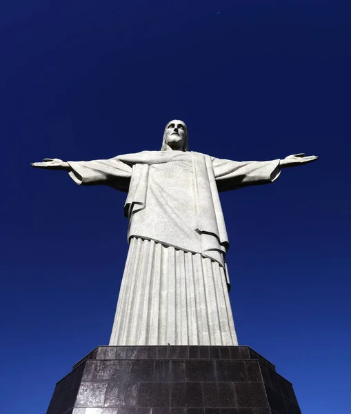 Nízký Pohled Sochu Chrise Redentora Rio Janeiru Brazílii — Stock fotografie