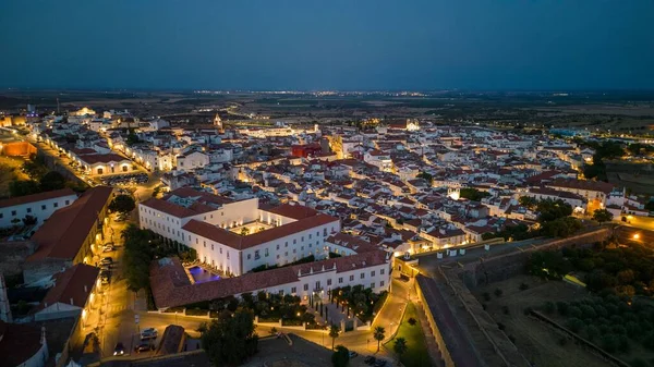 Een Drone Shot Van Gebouwen Huizen Elvas Portugal Nachts — Stockfoto