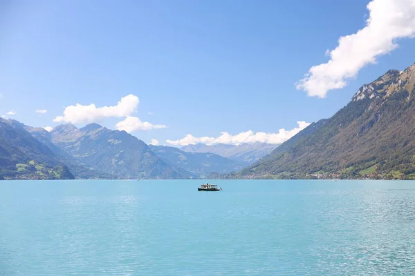 Sviçre Deki Brienz Gölü Nün Manzarası Güzel Dağlarla Çevrili — Stok fotoğraf