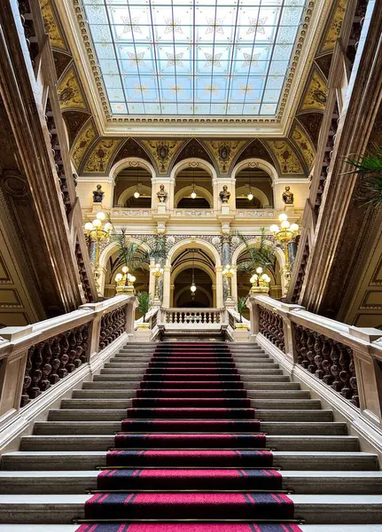 Escaleras Con Alfombra Roja Museo Nacional Prag —  Fotos de Stock