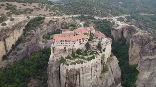 Αεροφωτογραφία Της Μονής Βαρλαάμ Στο Βράχο Των Μετεώρων Στην Ελλάδα — Φωτογραφία Αρχείου