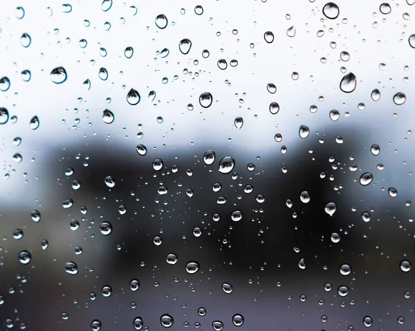 Üzerinde Yağmur Damlaları Olan Bir Pencere — Stok fotoğraf