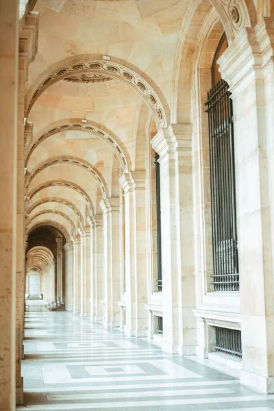 Caminhada Arqueada Pelo Louvre Paris França — Fotografia de Stock