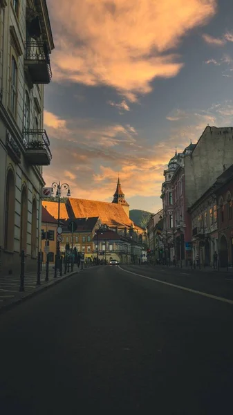 Romanya Nın Brasov Kentinde Tarihi Binaların Bulunduğu Bir Ara Sokakta — Stok fotoğraf