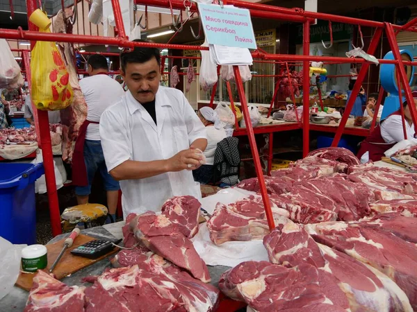 Açougue Com Carne Fresca Vários Tipos Bazar Verde Almaty Cazaquistão — Fotografia de Stock
