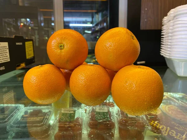 Fresh Ripe Oranges Glass Table — Stock Photo, Image