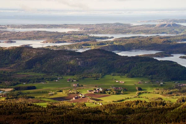 Eine Wunderschöne Küstenlandschaft Und Ein Dorf Norwegen Atlantic Ocean Road — Stockfoto