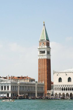 İtalya 'nın Venedik kentindeki ünlü St. Mark' s Campanile.