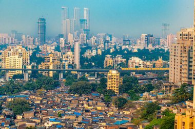 Mumbai, Hindistan şehir manzarasının insansız hava aracı görüntüsü.