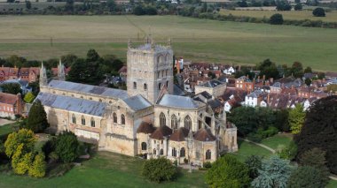 Tewkesbury Abbey, Tewkesbury 'de insansız hava aracı vuruldu.