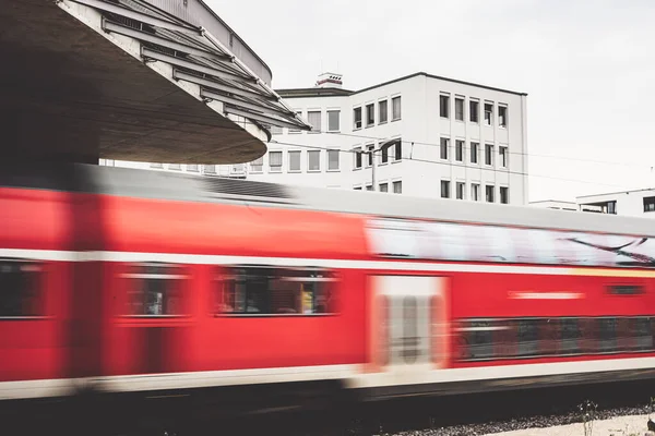 Fast Moving Red Train Railway Station White Buildings Background — Stock Photo, Image