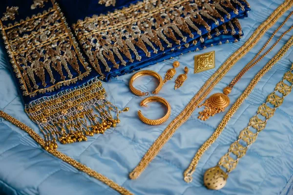 Detailní Záběr Zlaté Modré Indické Svatební Šperky Doplňky — Stock fotografie