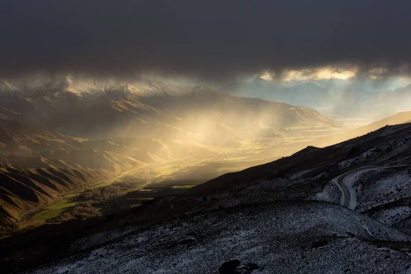 Wielkie Śnieżne Góry Pokryte Ciemnymi Burzowymi Chmurami Cardrona Valley Wanaka — Zdjęcie stockowe