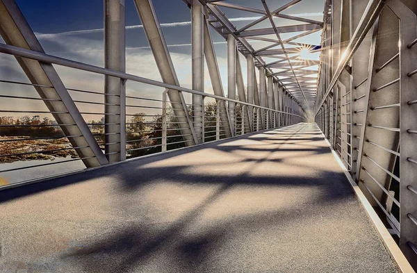 Egy Skywalk Alagút Híd Fénykép Napsugárral Rajta — Stock Fotó