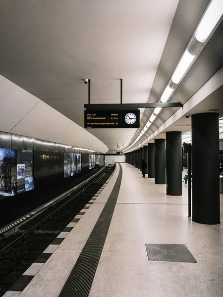 Una Plataforma Una Moderna Estación Metro — Foto de Stock