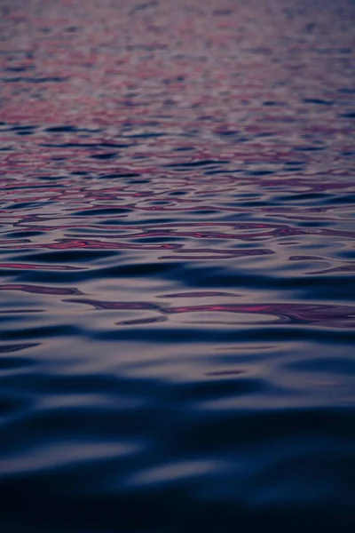 日没時の海の波の閉鎖 — ストック写真