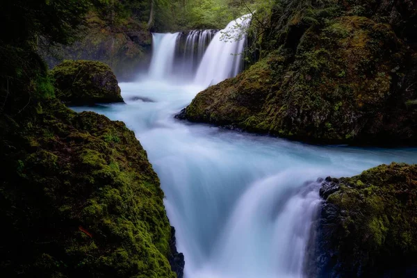 太平洋岸北西部の美しい滝 — ストック写真