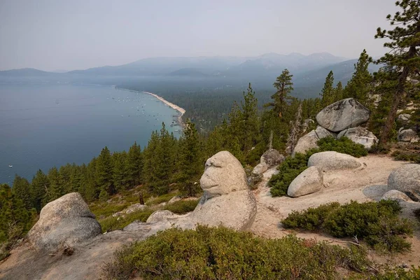 Landscape Lake Tahoe Surrounded Hills Greenery Usa — Stock Photo, Image