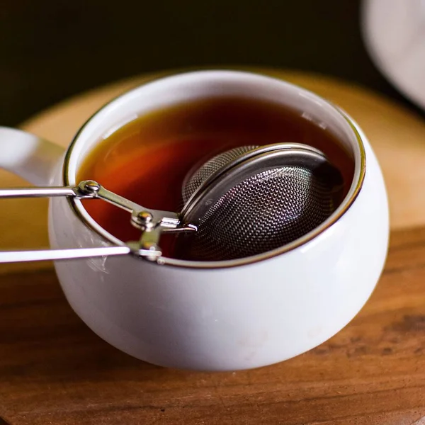 Closeup Tea Infuser Cup Black Tea — Stock Photo, Image