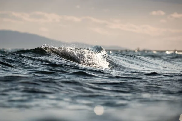Ein Schöner Schuss Meereswelle Einem Sonnigen Tag — Stockfoto