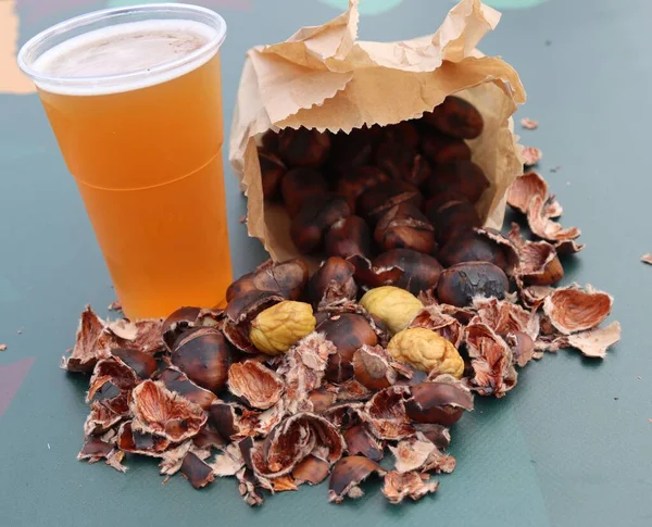 Closeup Bag Roasted Chestnuts Beer — Stock Photo, Image