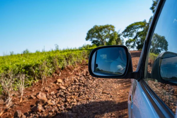 Selective Focus Shot Car Side Mirror Drives Dirt Road Farmland — Stock Photo, Image