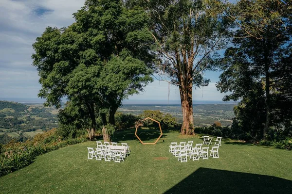 庭の結婚式会場の美しいショット — ストック写真
