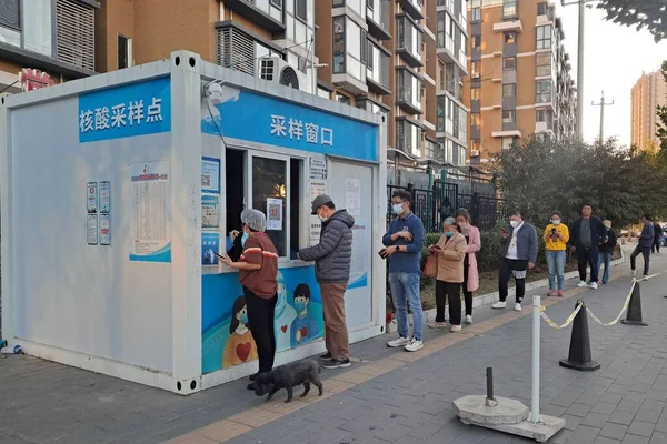 Residents Queueing Nucleic Acid Tests Street China Zero Covid Policy — Stock Photo, Image