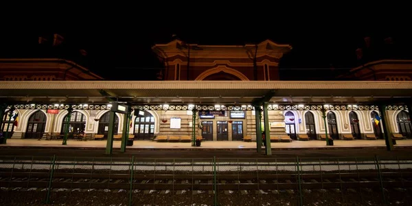 Платформа Залізничній Станції Вночі — стокове фото