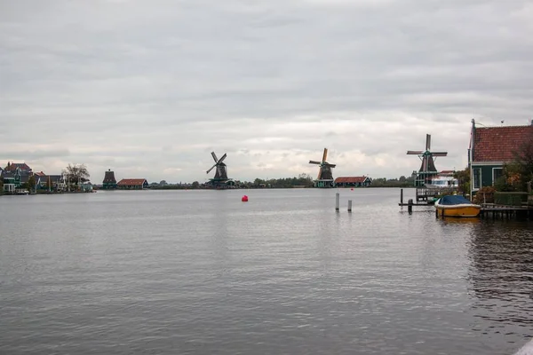 Die Windmühlen Und Holzhäuser Der Zaanse Schans Zaanstad Niederlande — Stockfoto