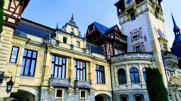 Hermoso Exterior Del Histórico Castillo Peles Sinaia Rumania —  Fotos de Stock
