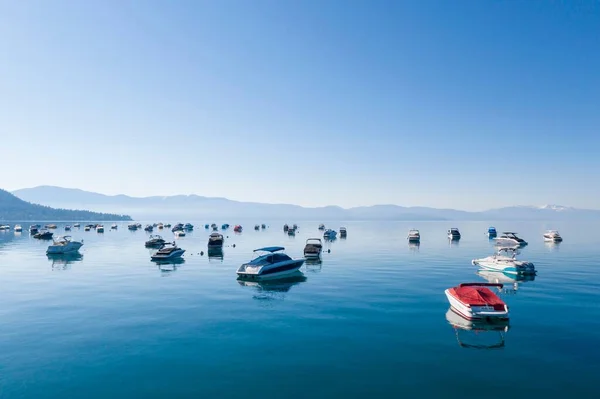Tahoe Gölü Nün Şeffaf Sularındaki Tekneler Amerika Açık Mavi Bir — Stok fotoğraf