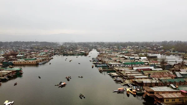 Drönare Utsikt Över Dal Lake Med Husbåtar Srinagar Kashmir Indien — Stockfoto