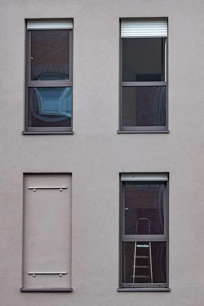 Vertical Shot Uniform Rectangular Windows Building — Stock Photo, Image