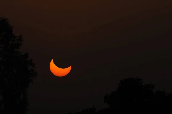 Гарний Вид Часткового Сонячного Затемнення — стокове фото