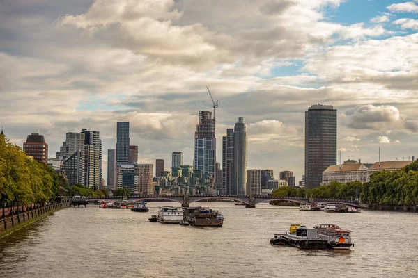 Ngiltere Gündüz Vakti Thames Nehri Gemileriyle Londra Şehir Manzarası — Stok fotoğraf