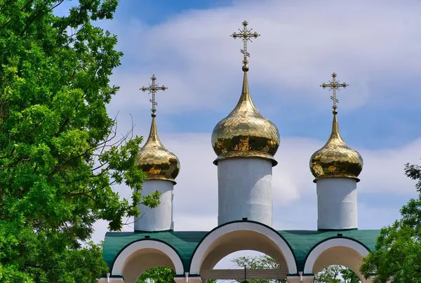 Les Trois Dômes Une Église Chrétienne Orthodoxe Russe — Photo